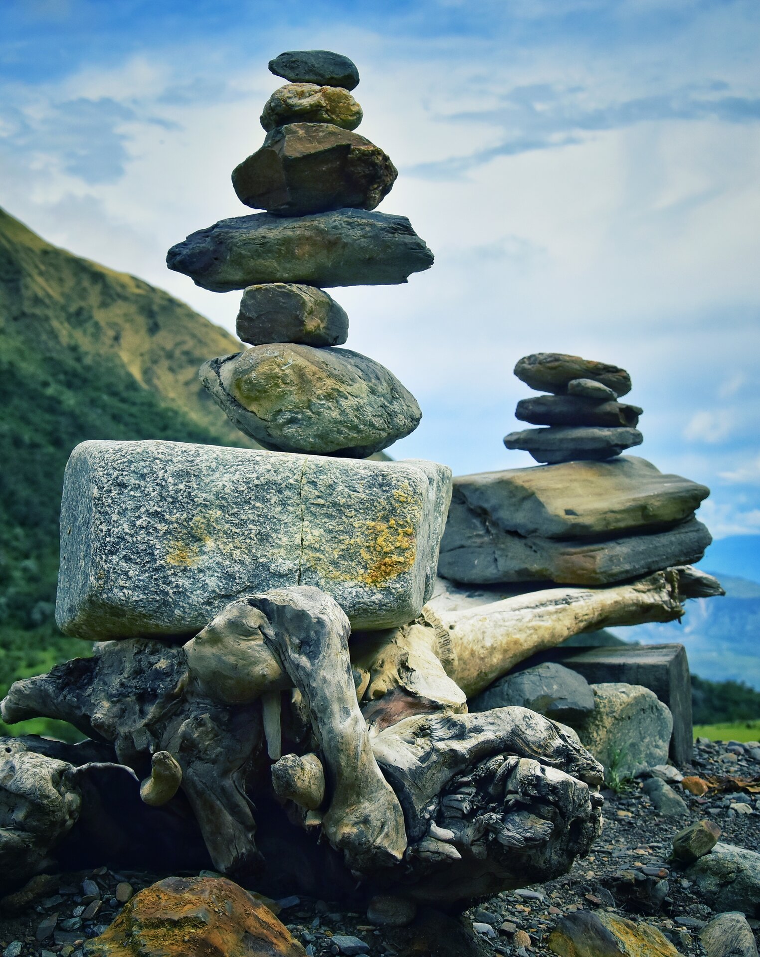 Apachetas · Pilas de piedras rituales andinas